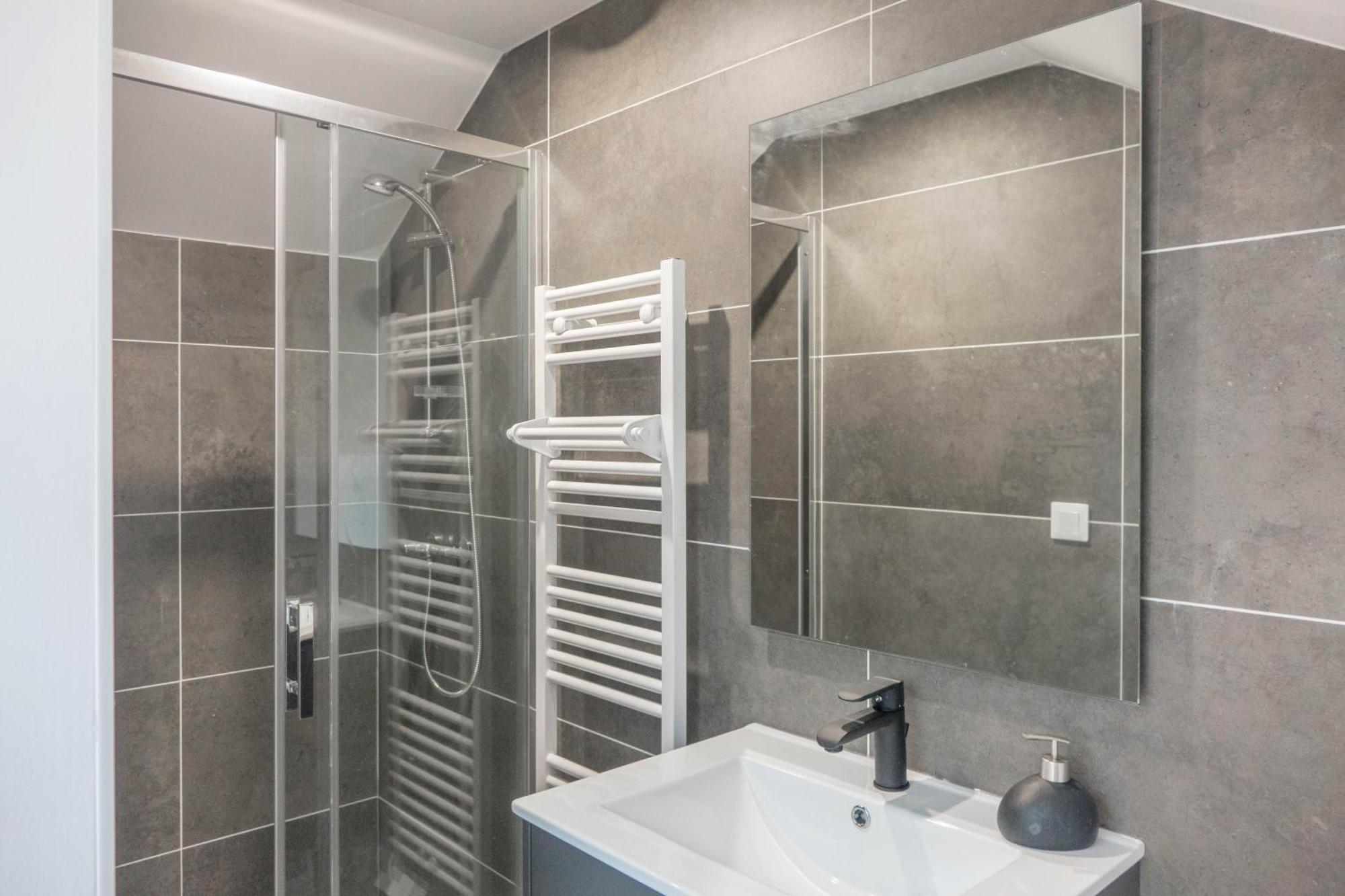 Beau Quartier Et Central, Maison Spacieuse Avec Cour, 3 Chambres, 3 Salles De Bains A 10 Min A Pied De La Gare Orléans Exterior foto