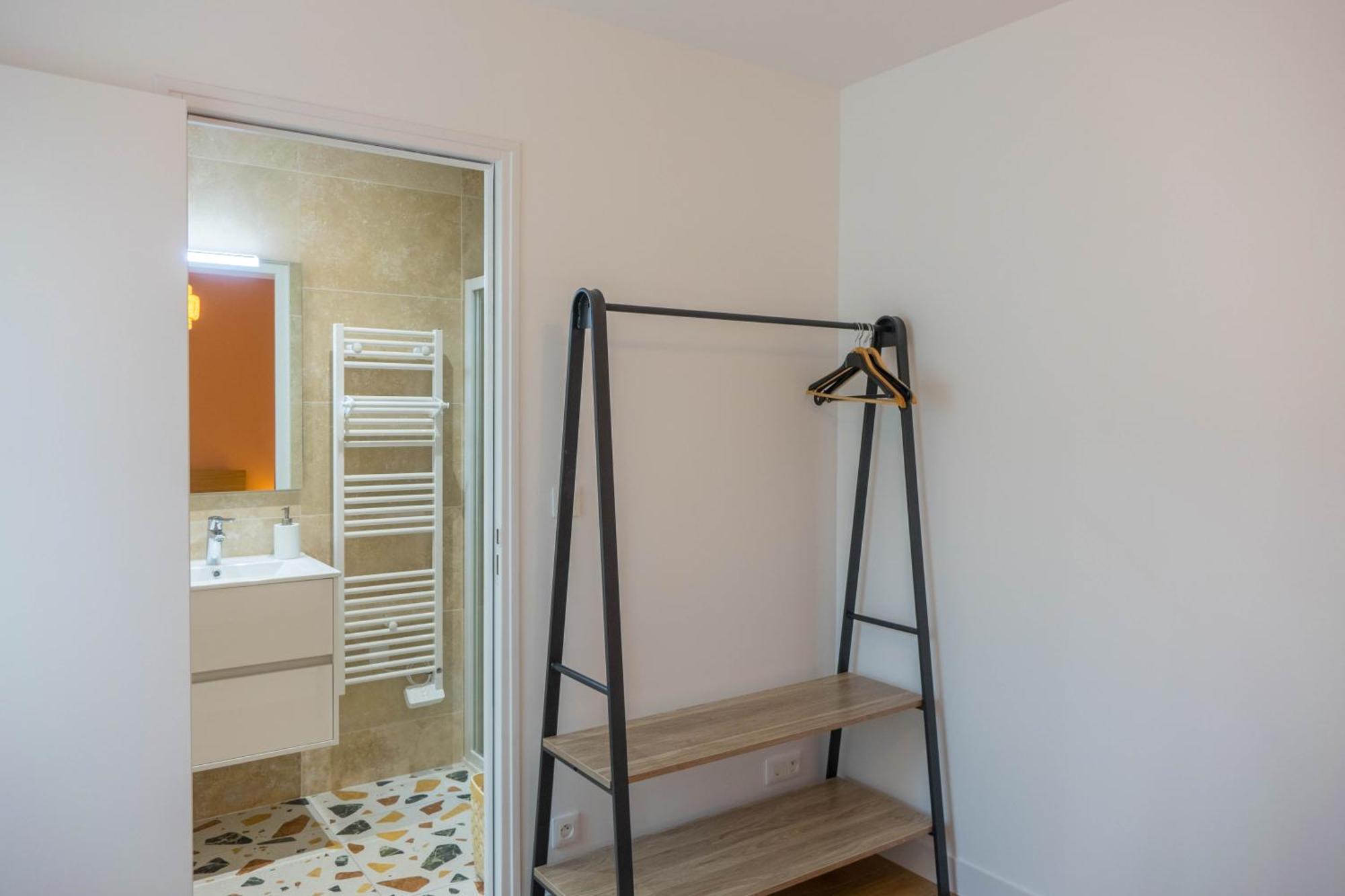 Beau Quartier Et Central, Maison Spacieuse Avec Cour, 3 Chambres, 3 Salles De Bains A 10 Min A Pied De La Gare Orléans Exterior foto