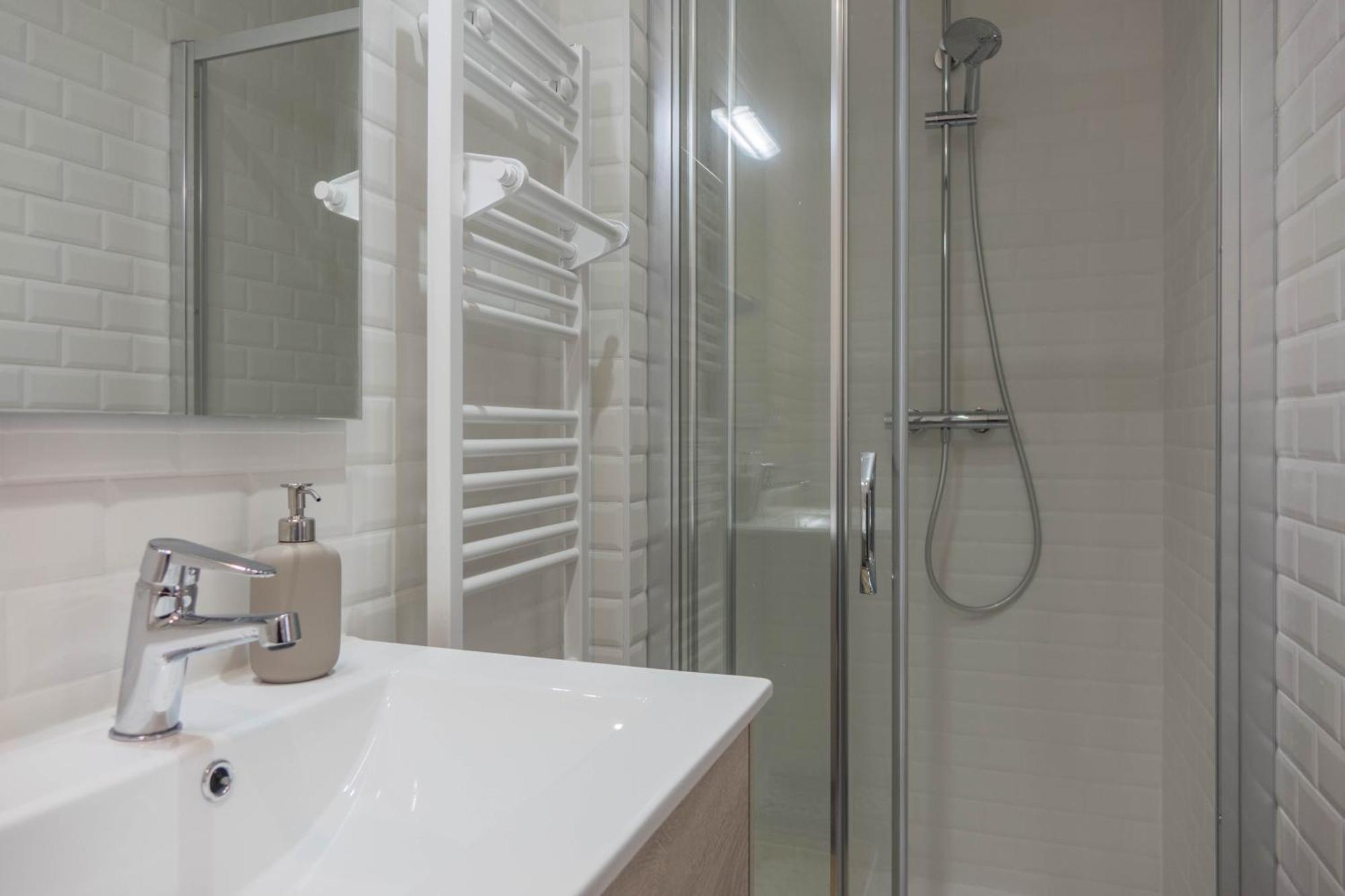 Beau Quartier Et Central, Maison Spacieuse Avec Cour, 3 Chambres, 3 Salles De Bains A 10 Min A Pied De La Gare Orléans Exterior foto