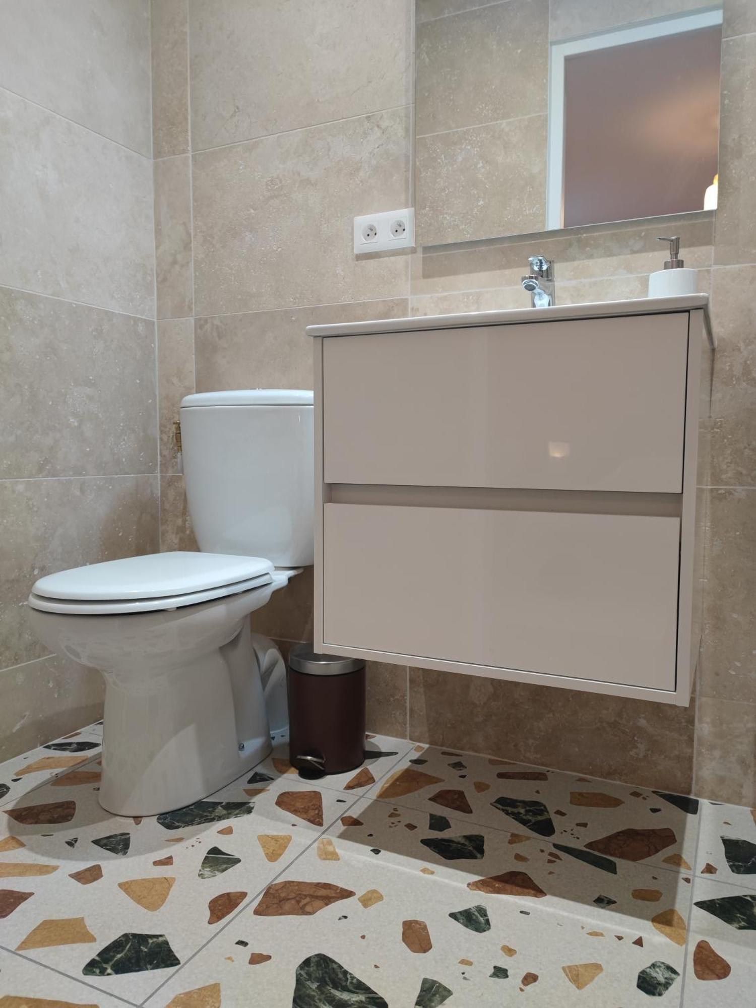 Beau Quartier Et Central, Maison Spacieuse Avec Cour, 3 Chambres, 3 Salles De Bains A 10 Min A Pied De La Gare Orléans Exterior foto
