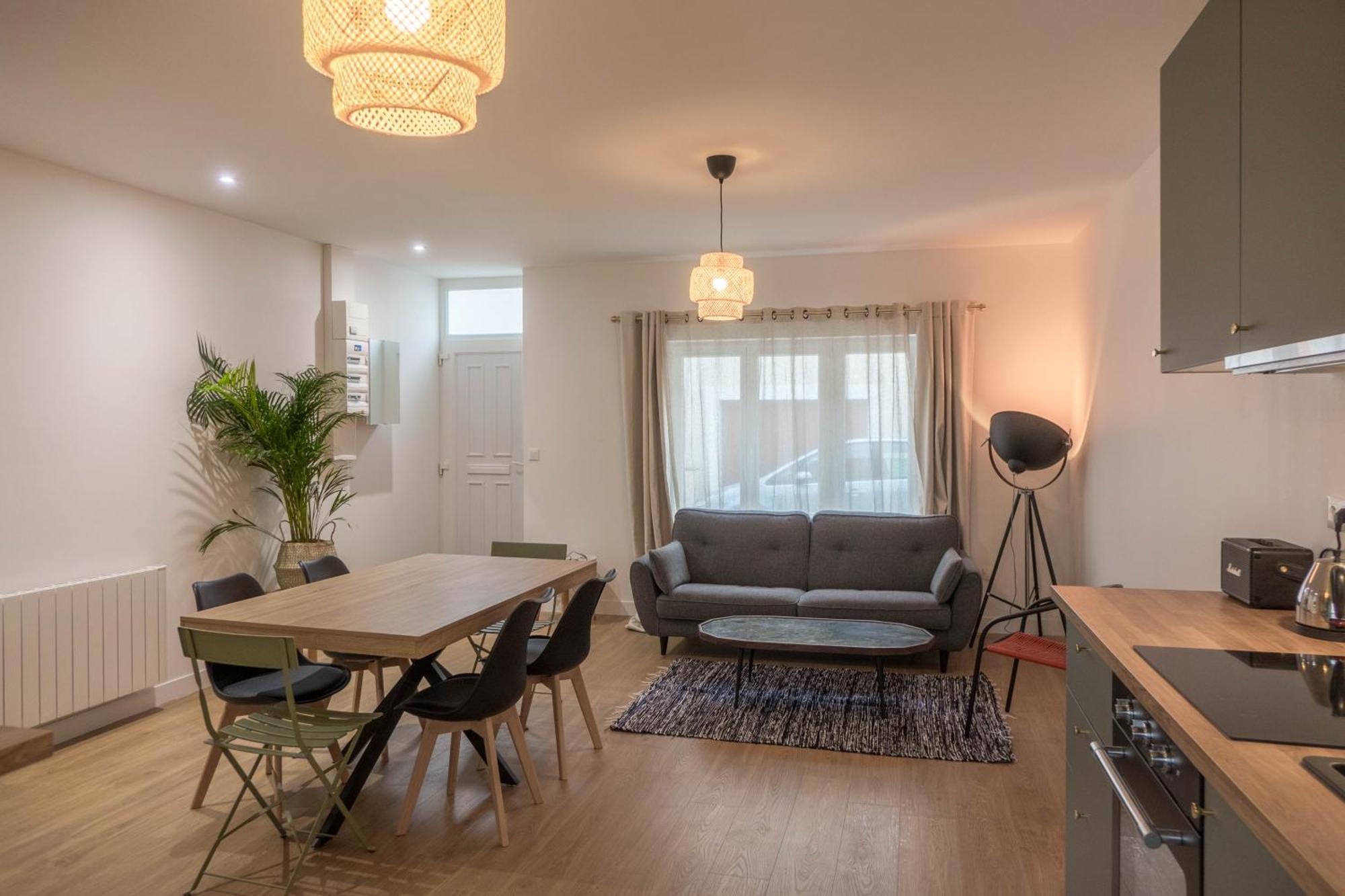 Beau Quartier Et Central, Maison Spacieuse Avec Cour, 3 Chambres, 3 Salles De Bains A 10 Min A Pied De La Gare Orléans Exterior foto